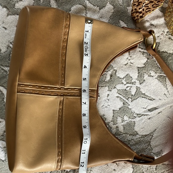 Beautiful leather handbag with creative stitching - Picture 2 of 3